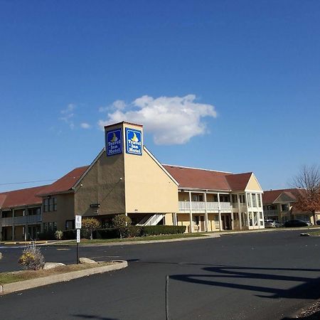 Travel Inn Motel Hartford Bagian luar foto