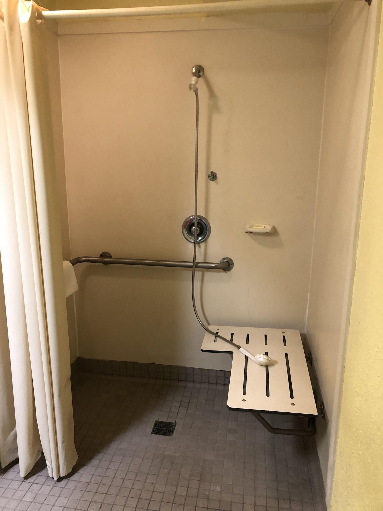 Travel Inn Motel Hartford Bagian luar foto