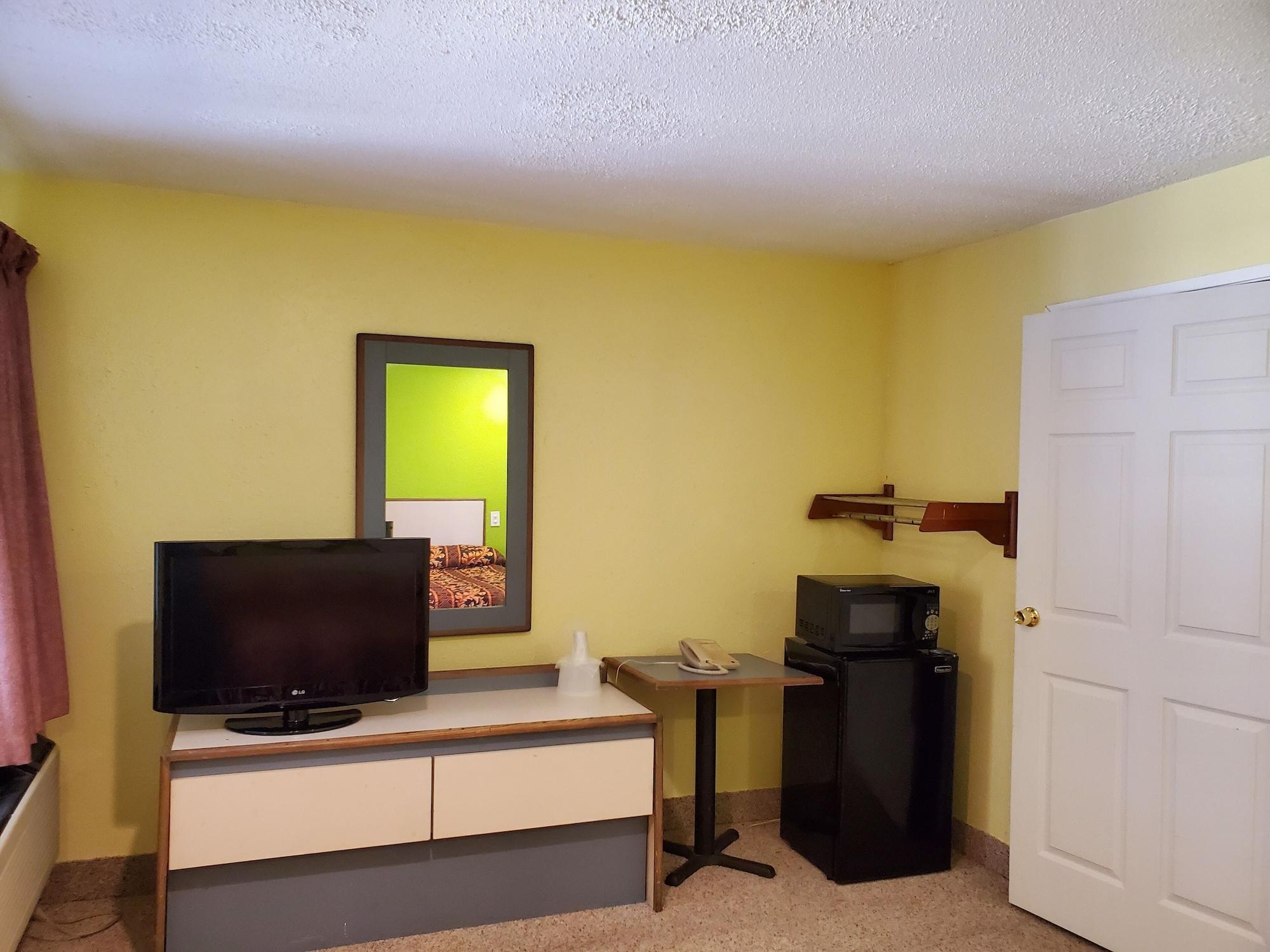 Travel Inn Motel Hartford Bagian luar foto