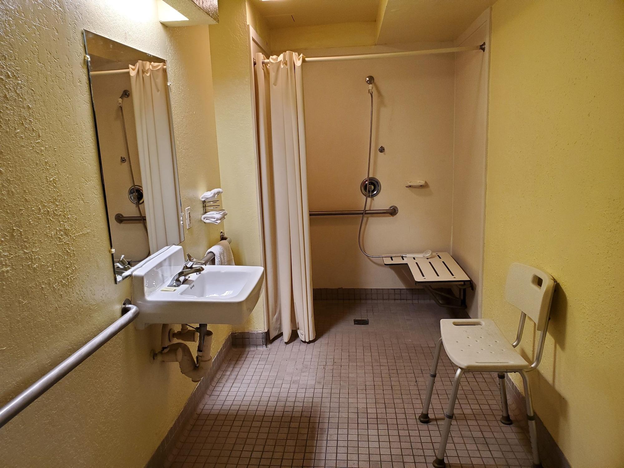 Travel Inn Motel Hartford Bagian luar foto