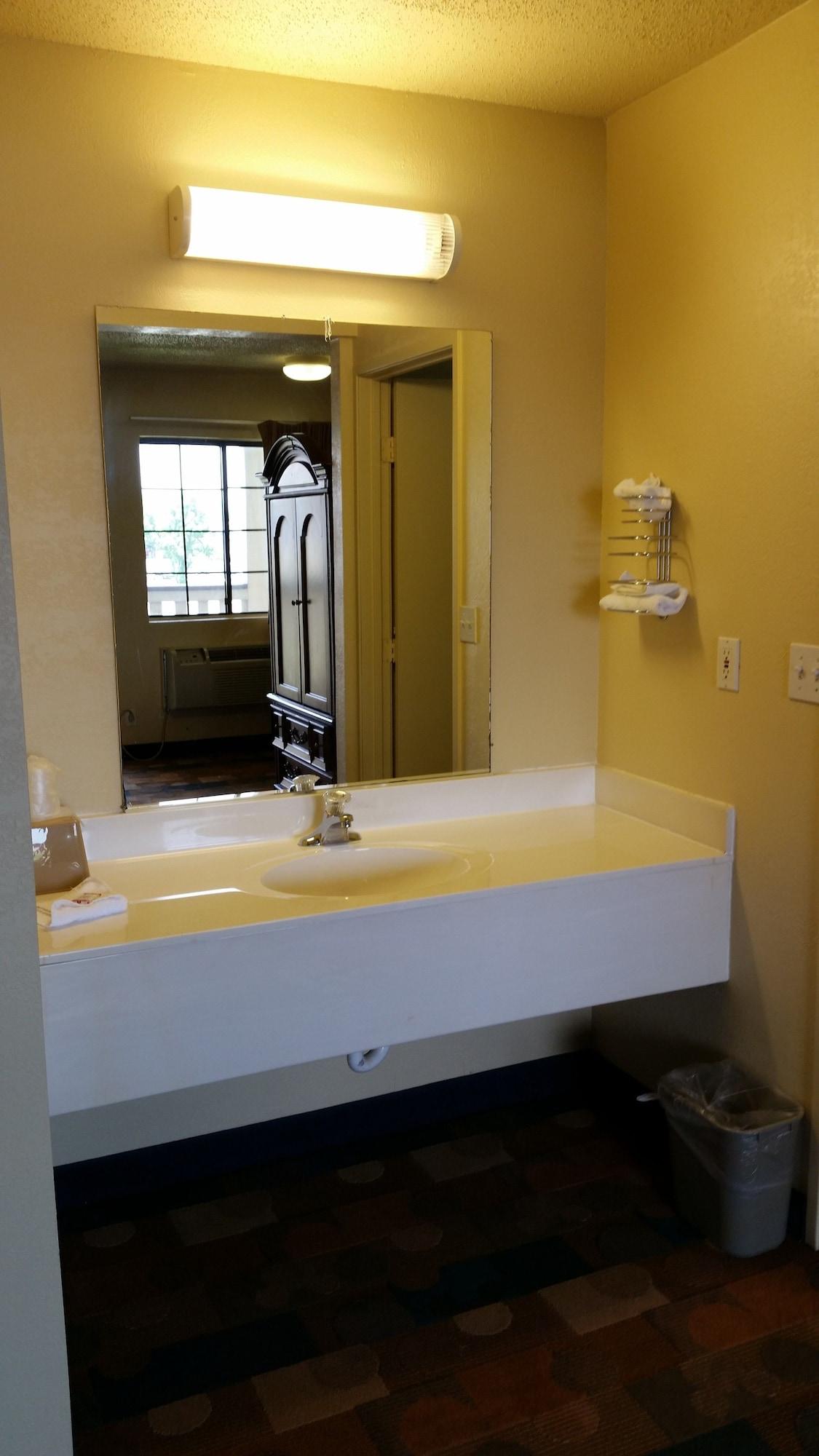Travel Inn Motel Hartford Bagian luar foto