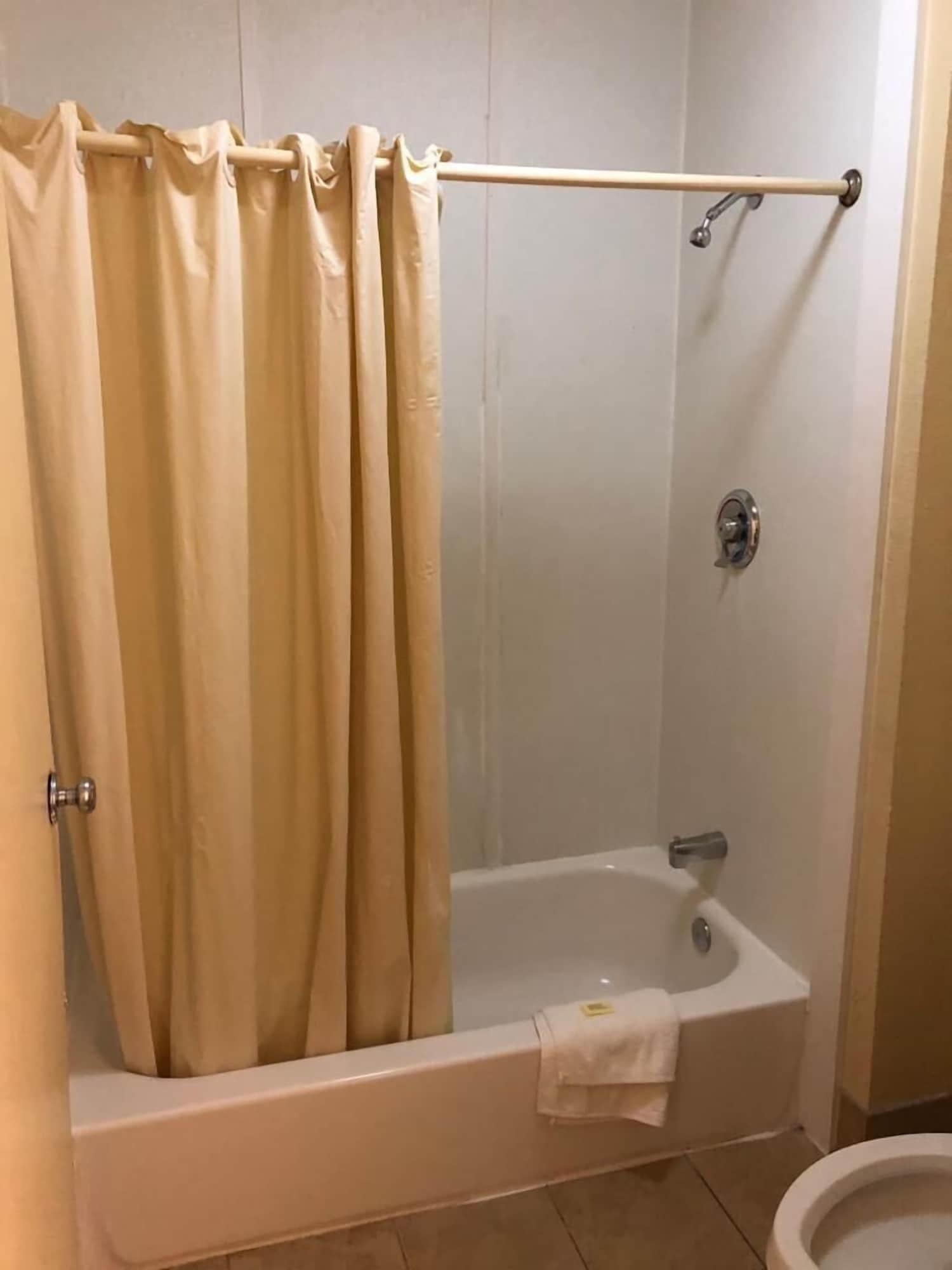 Travel Inn Motel Hartford Bagian luar foto