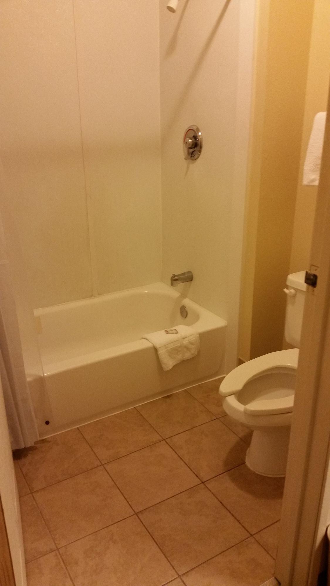 Travel Inn Motel Hartford Bagian luar foto