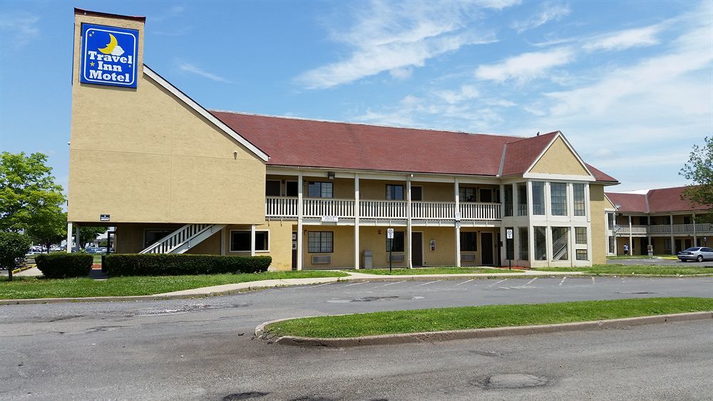 Travel Inn Motel Hartford Bagian luar foto