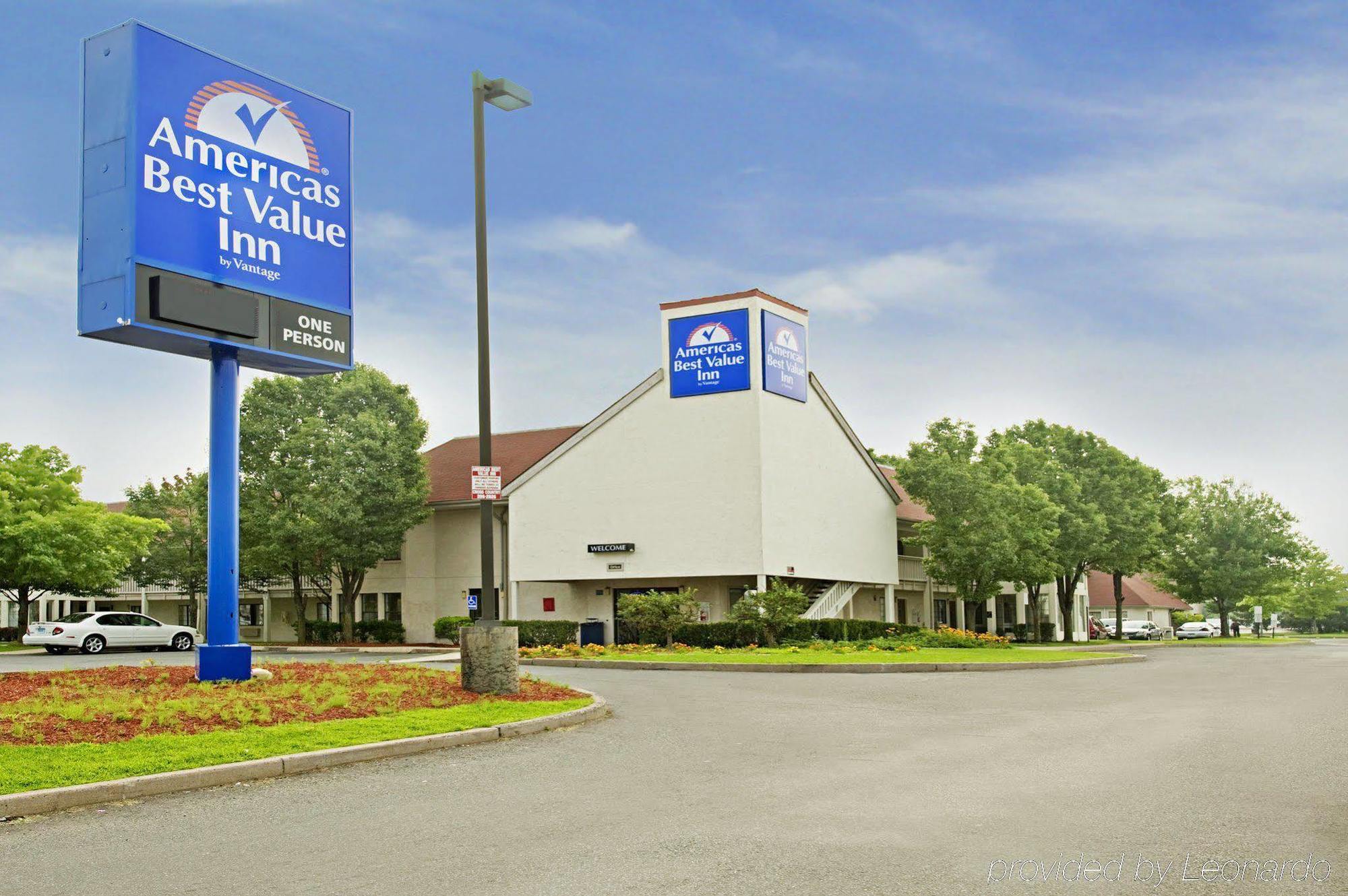 Travel Inn Motel Hartford Bagian luar foto