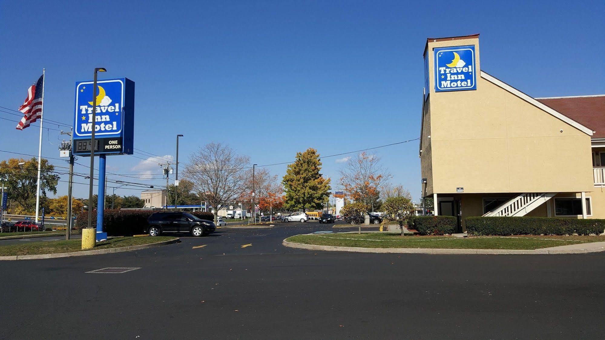 Travel Inn Motel Hartford Bagian luar foto